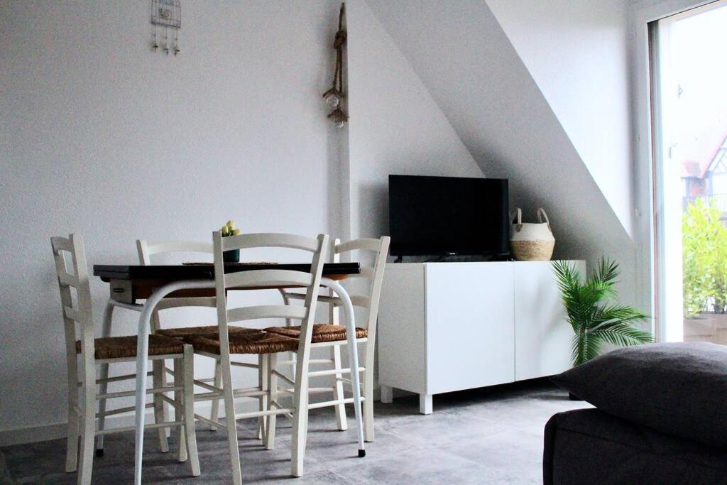 Cabourg, Appartement T2 Acces Direct Mer Exterior photo